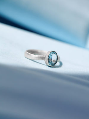 hellblauer Stein ring